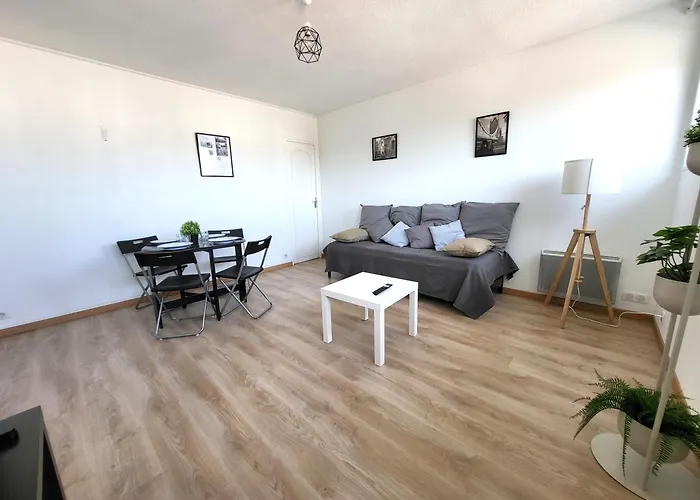 St-Quentin-En-Yvelines Plusieurs Appartements Avec Parking