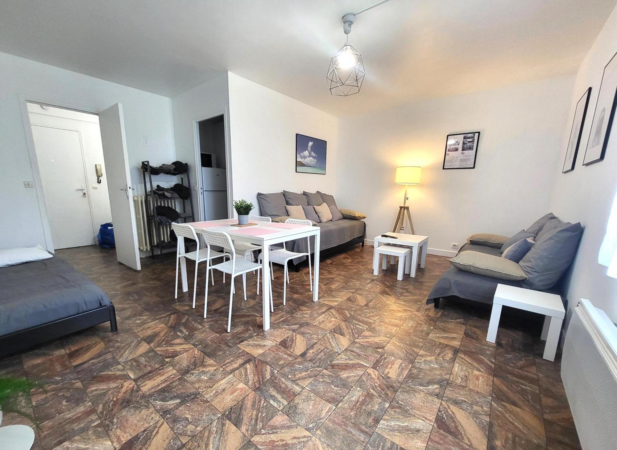 Apartment St-quentin-en-yvelines Plusieurs Avec Parking *